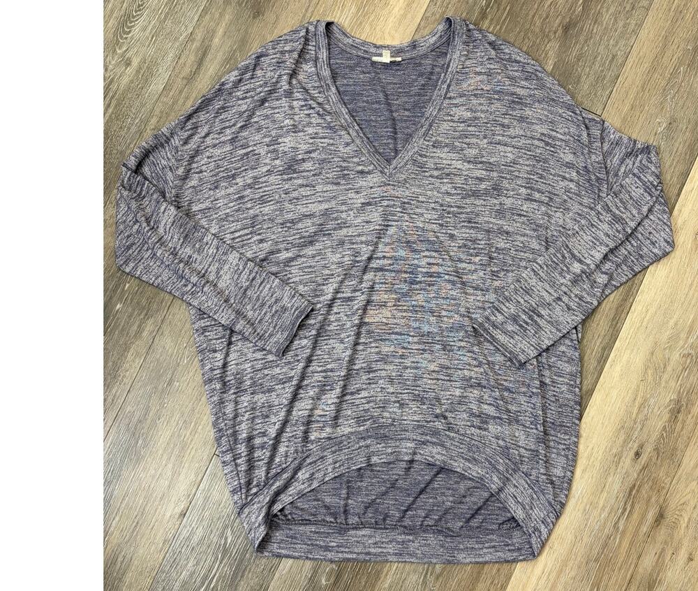Wilfred Free Aritzia Women’s Large Gray/Blue Marled V Neck L/S Oversized Top